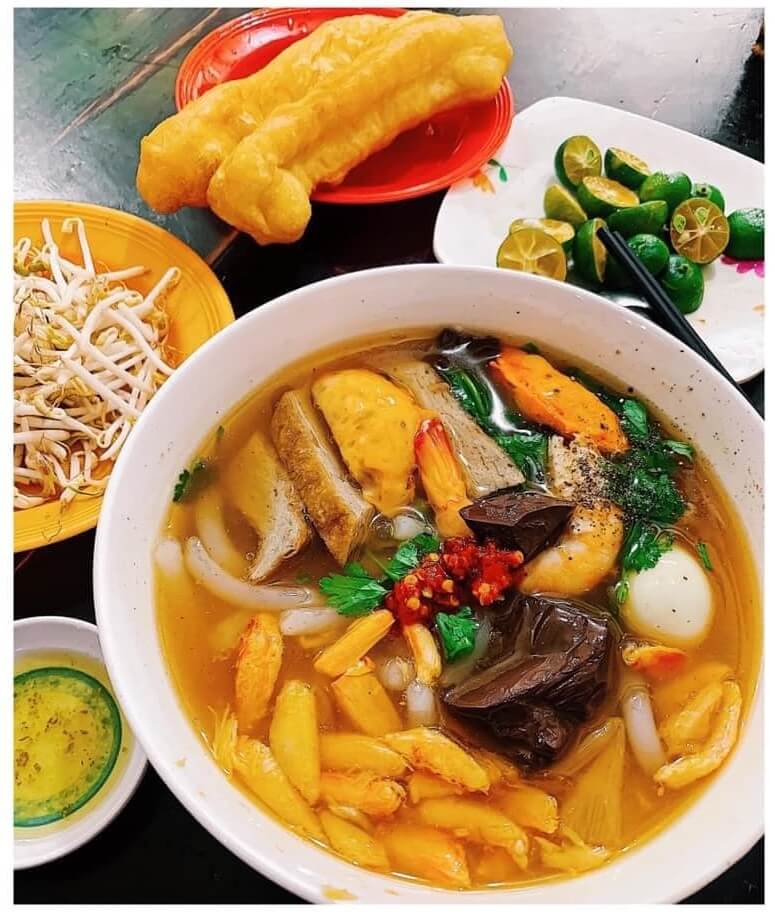 Read more about the article Cách nấu bánh canh cua chuẩn vị, thơm ngon tại nhà