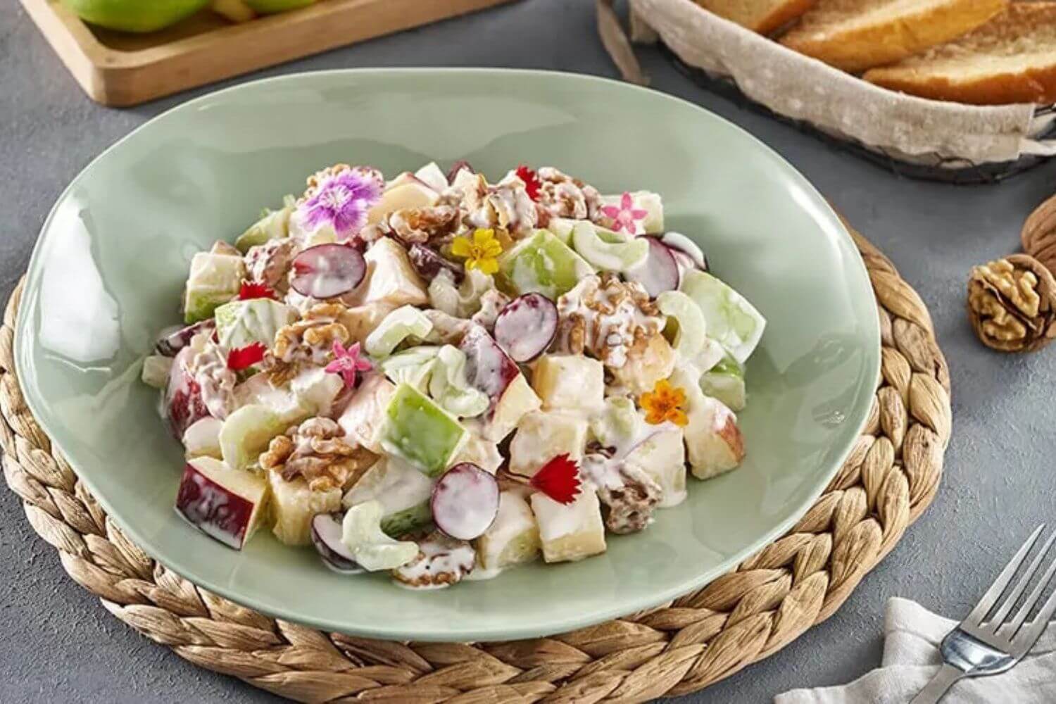 Salad táo hạt óc chó