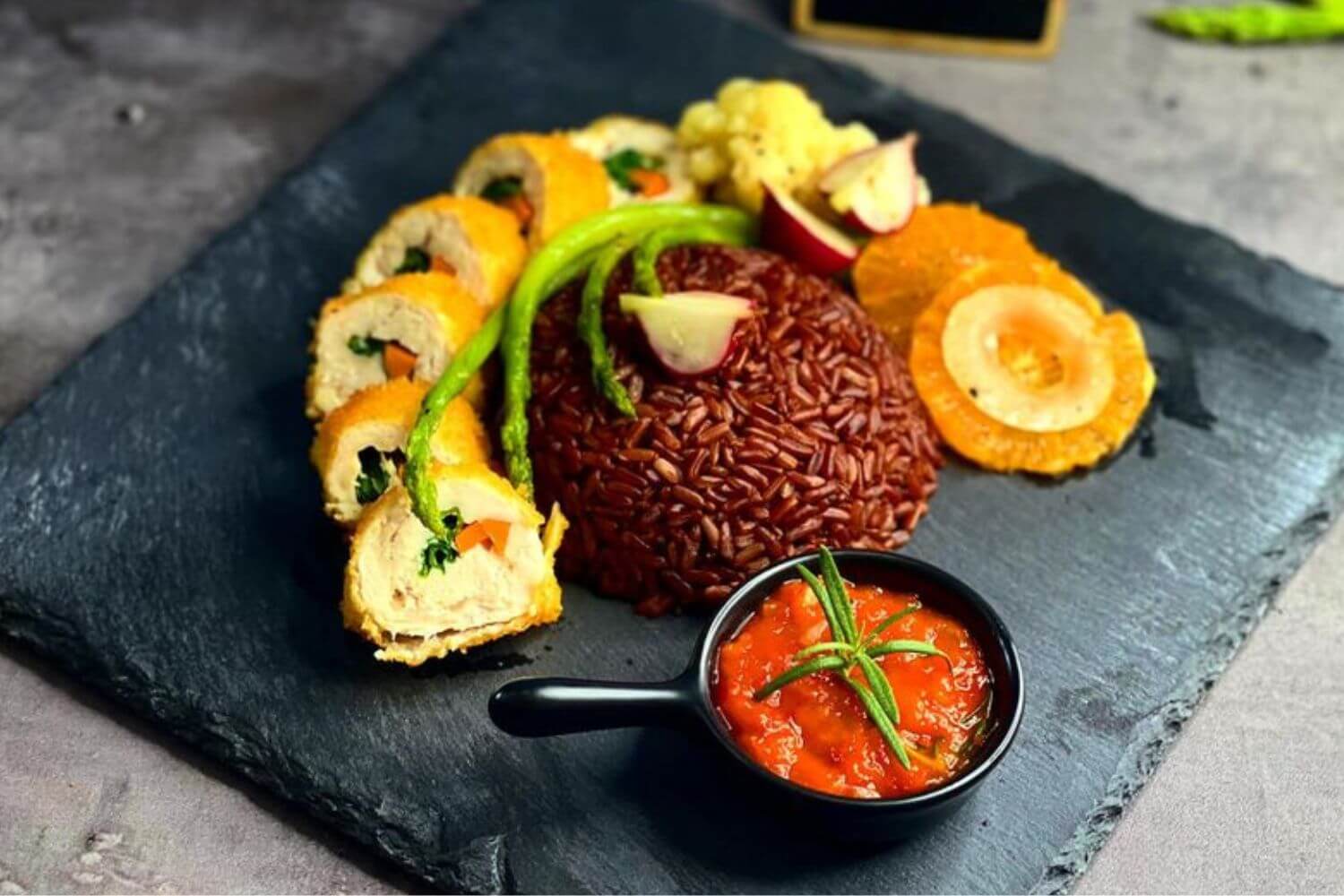 Cơm gạo lứt ức gà Cơm gạo lứt ức gà