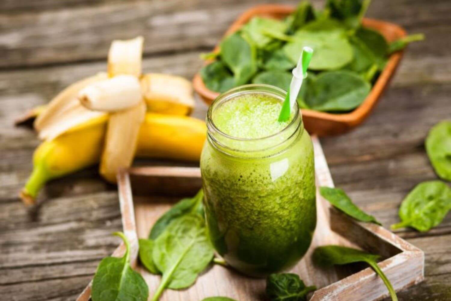 Sinh tố cải bó xôi táo chuối