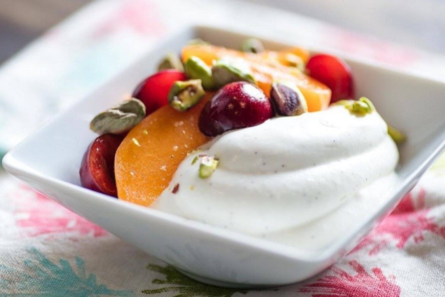 Sữa chua Hy Lạp trái cây