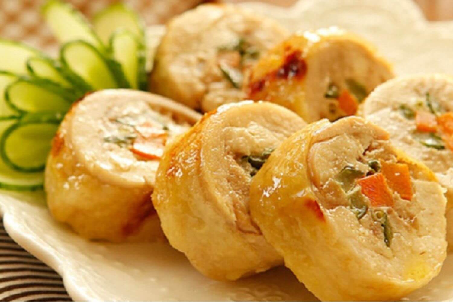 Ức gà cuộn rau củ Ức gà cuộn rau củ