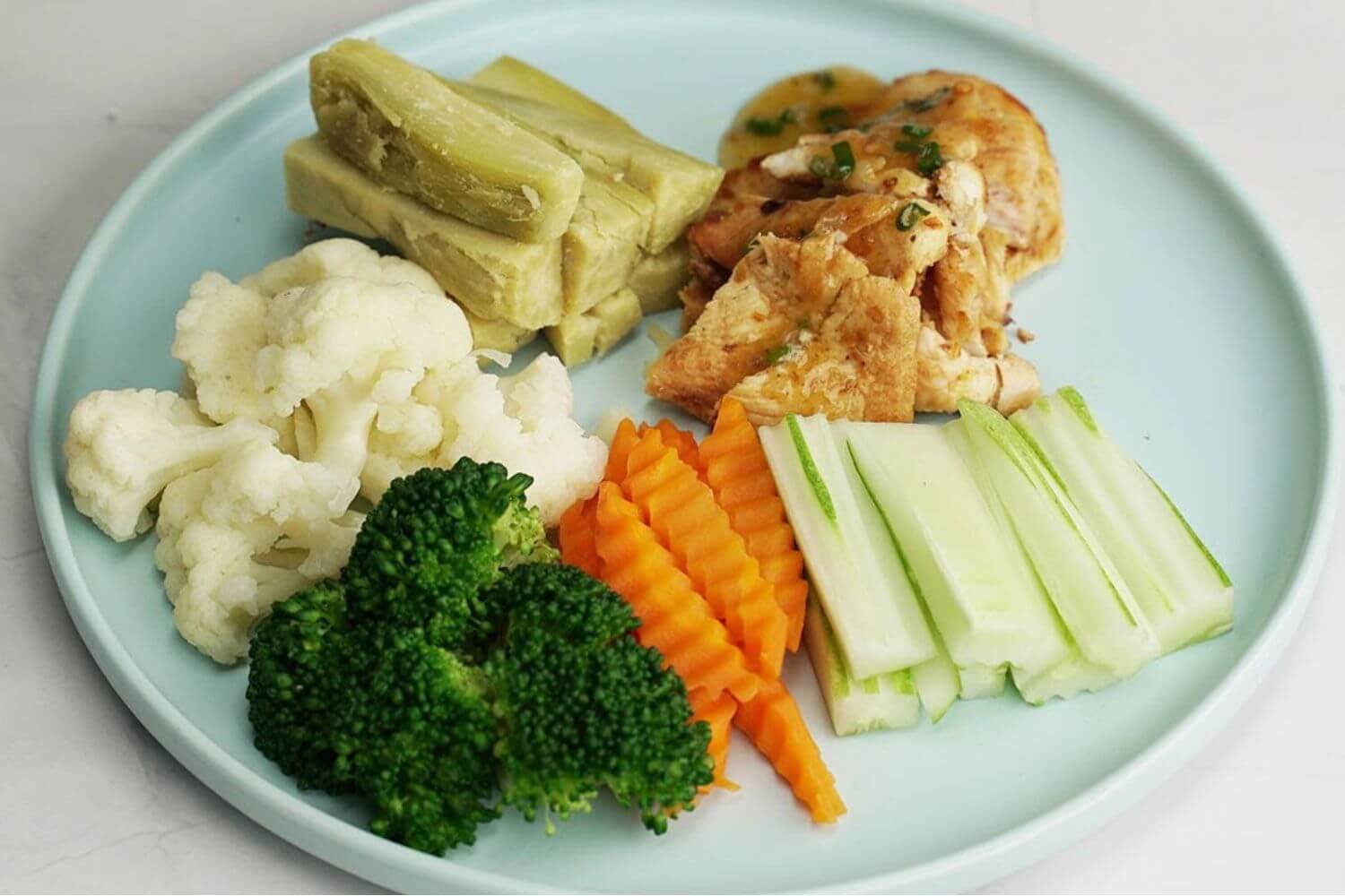 Ức gà luộc rau củ Ức gà luộc rau củ